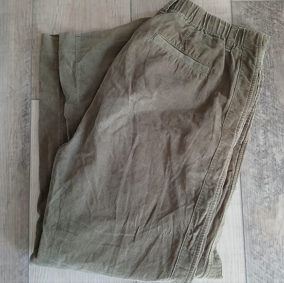 XiRENA Paley Pants in Army Cord. Size S - Picture 7 of 7